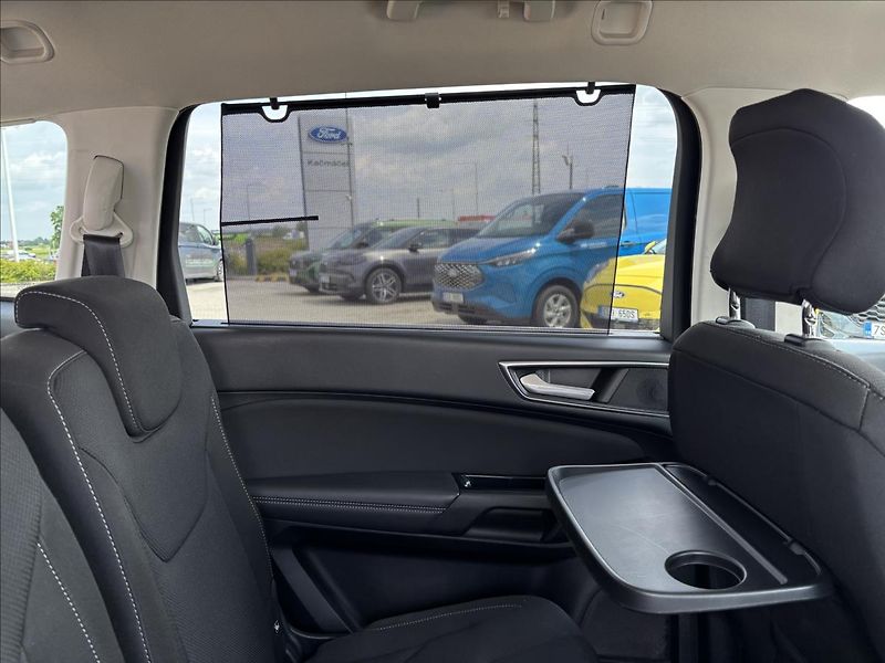Ford S-MAX 2,0 EcoBlue 132kW Titanium 4X4 - fotka 19 z 39