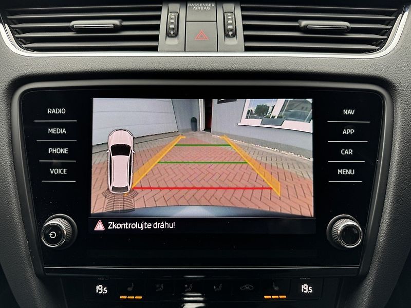 Škoda Octavia (2020) 2.0TDi DSG LED Navi Kamera - fotka 15 z 46