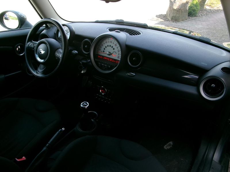 Mini Cooper S (2011) 1,6i AC TEMP ALU 135kW - fotka 26 z 28