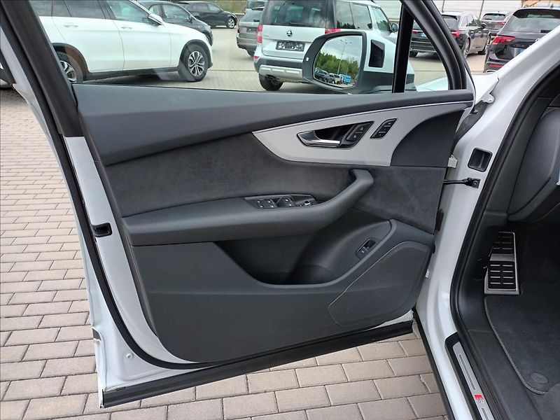 Audi Q7 3,0 55 TFSI S-LINE 250 kW,ČR, - fotka 17 z 42