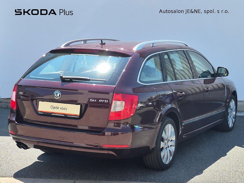 Škoda Superb (2010) Elegance 2.0 TDI 103kW Combi - fotka 2 z 22
