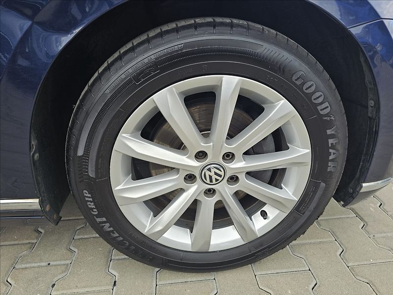 Volkswagen Passat B8 2,0 TDi 110KW Highline - fotka 41 z 45