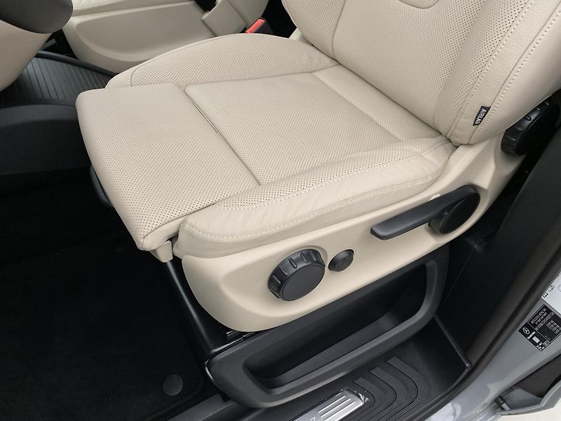 Mercedes-Benz Třídy V 300d AVANTGARDE 4MATIC AUT 7m - fotka 22 z 68