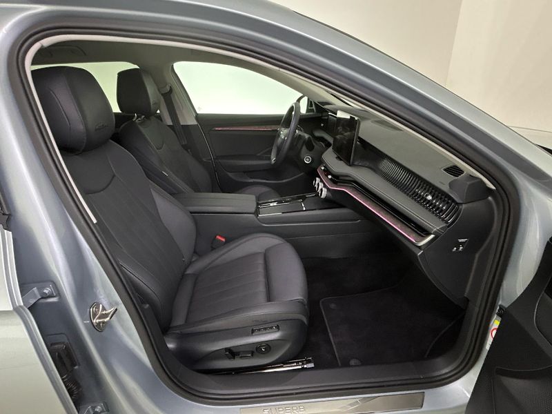 Škoda Superb L&K 4x4 DSG - fotka 9 z 30