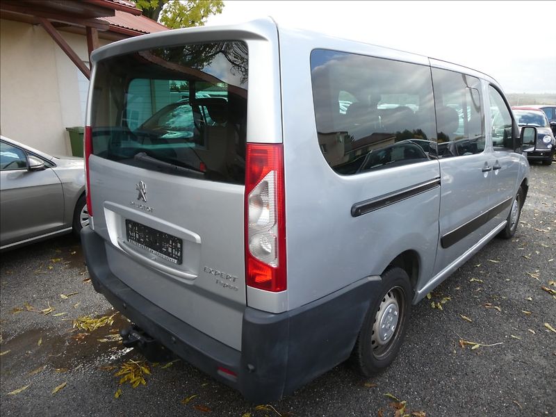 Peugeot Expert Tepee 2,0 HDi 94kW 9.míst L2, 2xkola - fotka 9 z 41