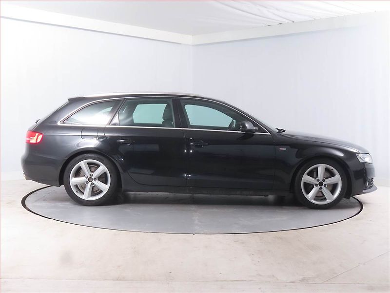 Audi A4 (2011) S-Line 2.7 TDI, Xenony - fotka 6 z 14