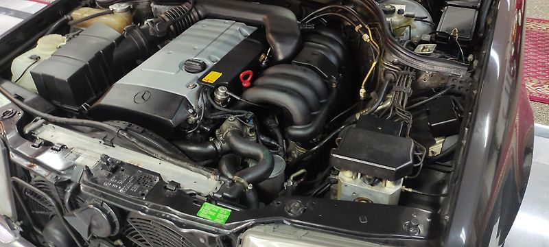 Mercedes-Benz 124 (1994) 320 kupé - fotka 15 z 18