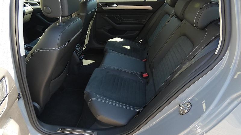 Volkswagen Passat 2.0 TDI 147kW BMT 4MOT DSG Ele - fotka 19 z 24