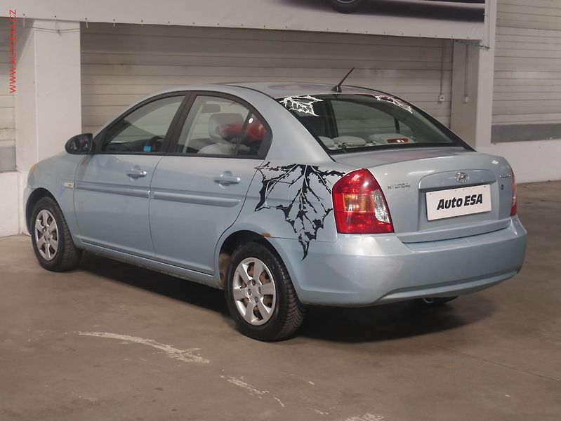 Hyundai Accent (2008) 1.4i, ČR, AC, zmk.řazení - fotka 4 z 15