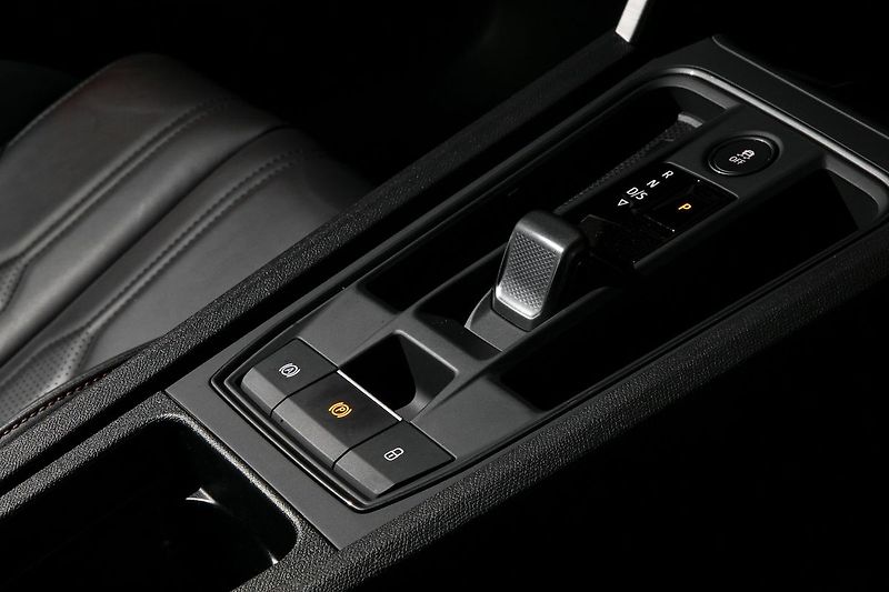 Cupra Formentor VZ5 2.5TSI 287kW Sabelt Beats - fotka 24 z 37