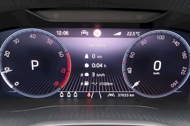 Škoda Karoq (2025) Top Selection 1.5 TSI 110 kW D - fotka 7 z 30