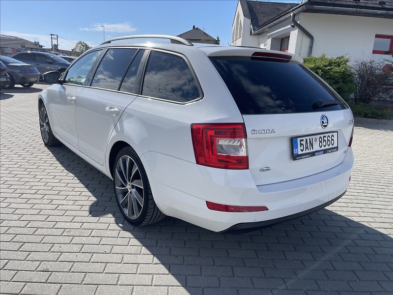 Škoda Octavia 2,0 TDi 135kw DSG 4x4 Klimatr. - fotka 31 z 34