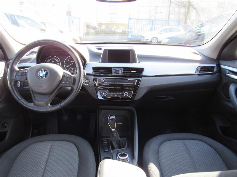 BMW X1 1,5 T sDrive 18i Manuál - fotka 11 z 32