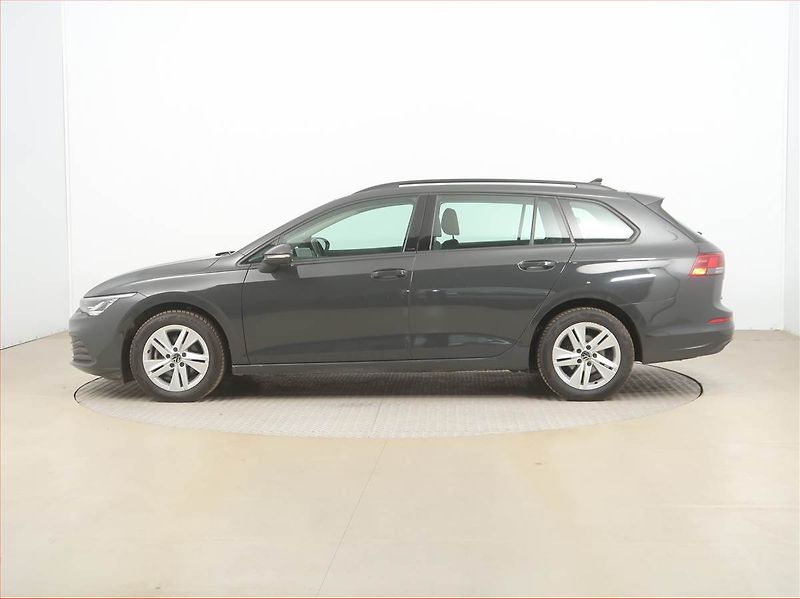 Volkswagen Golf (2023) Life 1.5 TSI, ČR,1.maj - fotka 3 z 18