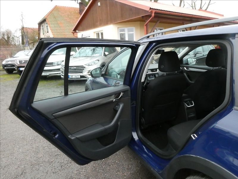 Škoda Octavia 2,0 TDi SCOUT,4x4,2x kola,DPH - fotka 19 z 37