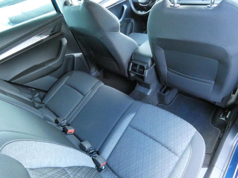 Škoda Karoq FL 4x4 Style 2.0 TDI /110 kW 7 - fotka 27 z 30