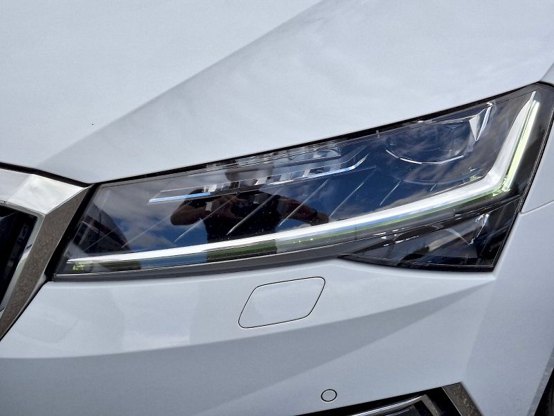 Škoda Superb (2021) Combi L&K DSG 4x4 2,0TDi 147kW - fotka 33 z 35