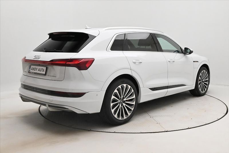 Audi e-tron 55 300 kW QUATTRO S-LINE Záruk - fotka 5 z 31