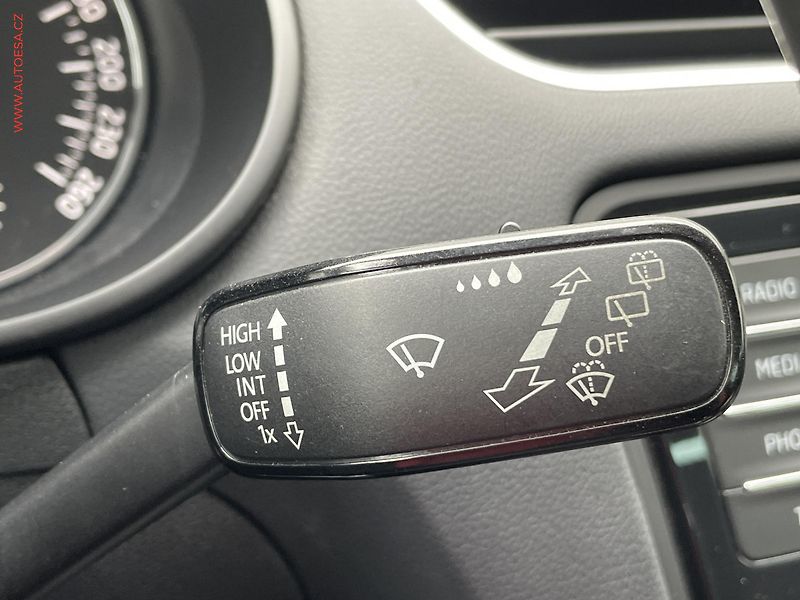 Škoda Octavia (2014) 2.0 TDi, Elegance, +kola - fotka 18 z 21