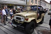 Ze startu XIV. Slánského okruhu - průjezd Londou.