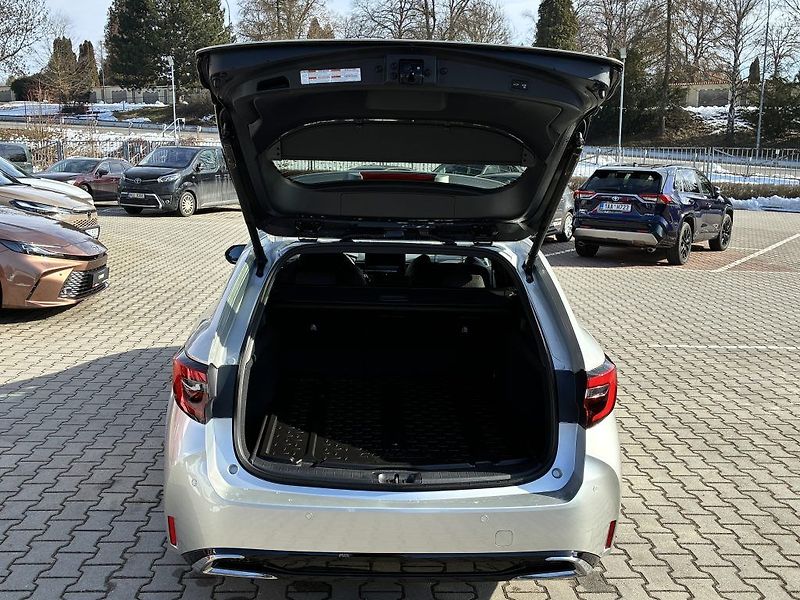 Toyota Corolla 1.8 Hybrid Style - fotka 7 z 25