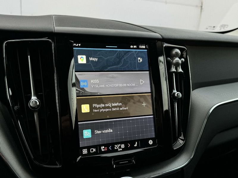 Volvo XC60 PLUS DARK B4 AWD 145kW - fotka 20 z 33