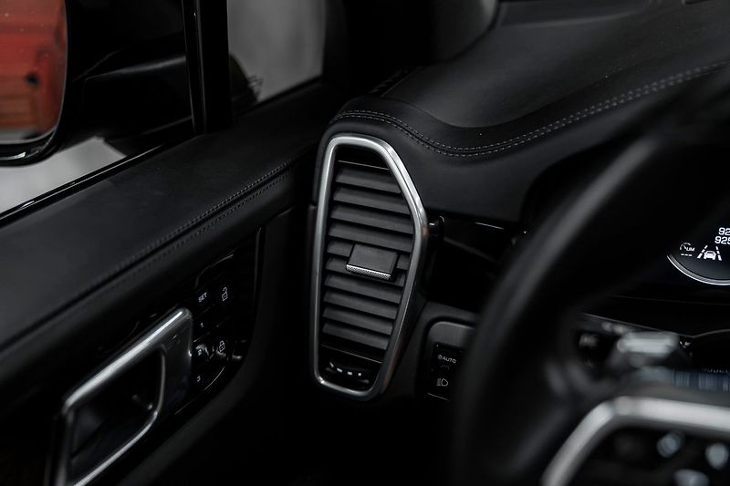 Porsche Cayenne - fotka 12 z 20
