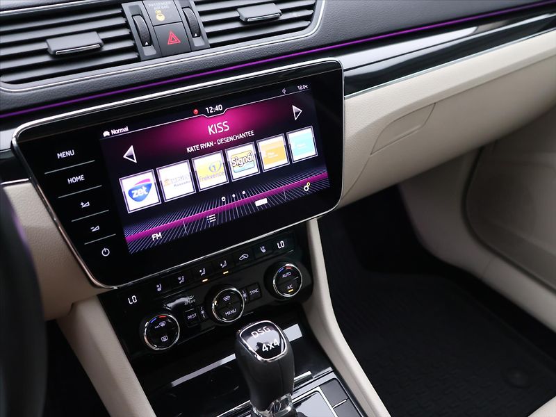 Škoda Superb 2,0 TSI 200kW L&K 4x4 DSG DPH - fotka 23 z 36