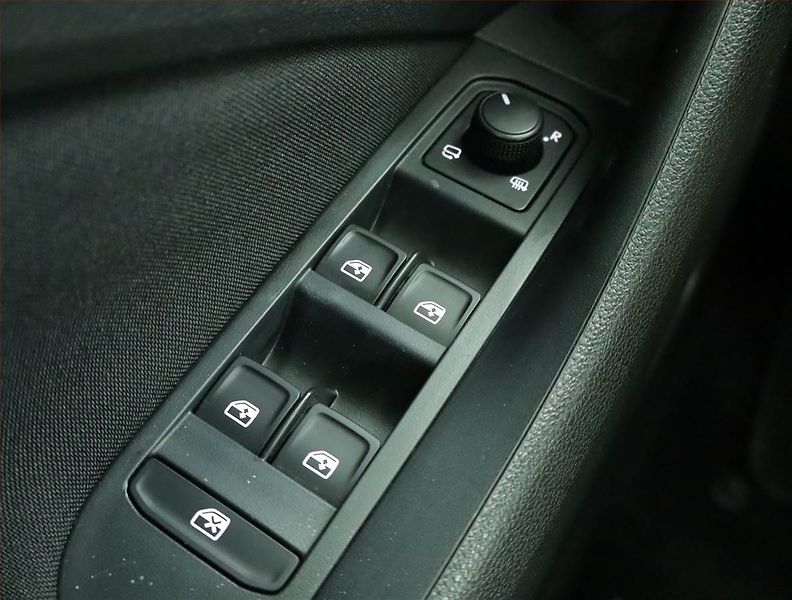 Škoda Kamiq (2022) Ambition 1.0 TSI, Serv.kniha - fotka 15 z 15