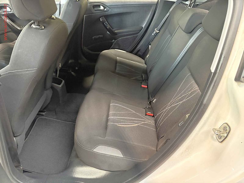 Peugeot 208 (2014) 1.2i, ČR, AC, temp, STK8/28 - fotka 10 z 14