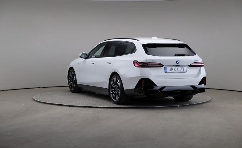 BMW i5 eDrive40 Touring M Kam Tažné - fotka 2 z 26