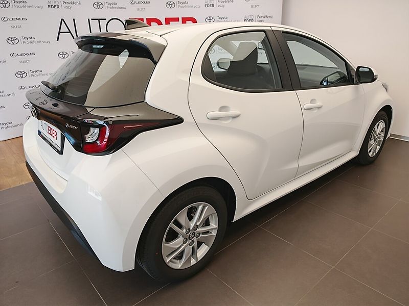 Toyota Yaris 1.5 Hybrid Comfort - fotka 4 z 30