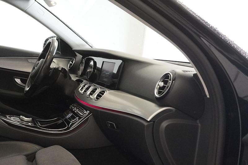 Mercedes-Benz Třídy E (2017) E220D AUTOMAT - fotka 32 z 38