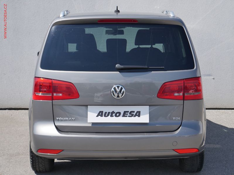 Volkswagen Touran (2010) 1.6 TDi, Comfortline, DSG - fotka 5 z 20