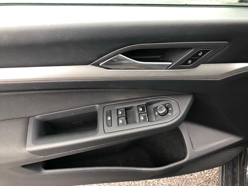 Volkswagen Golf 1.5 TSi LIFE - fotka 15 z 27