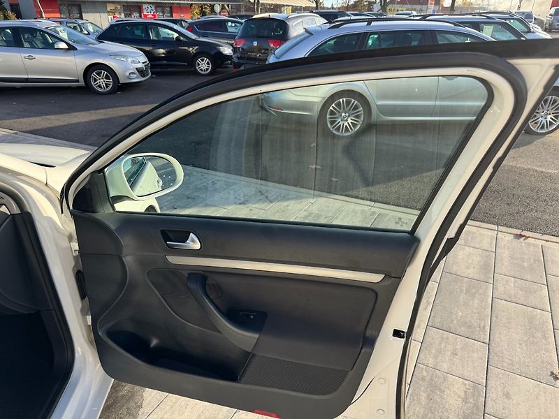 Volkswagen Golf (2013) Comfortline 1.2 TSI 77kW - fotka 24 z 40