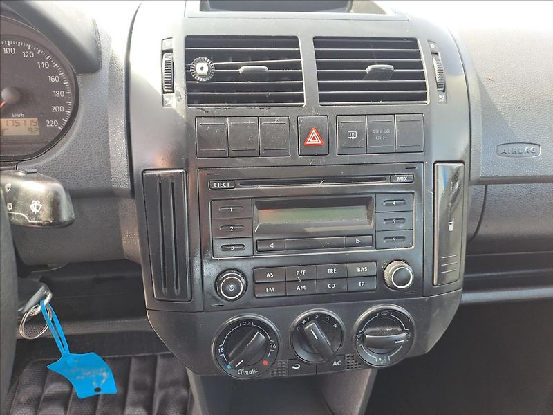 Volkswagen Polo 1,0 i - fotka 12 z 13