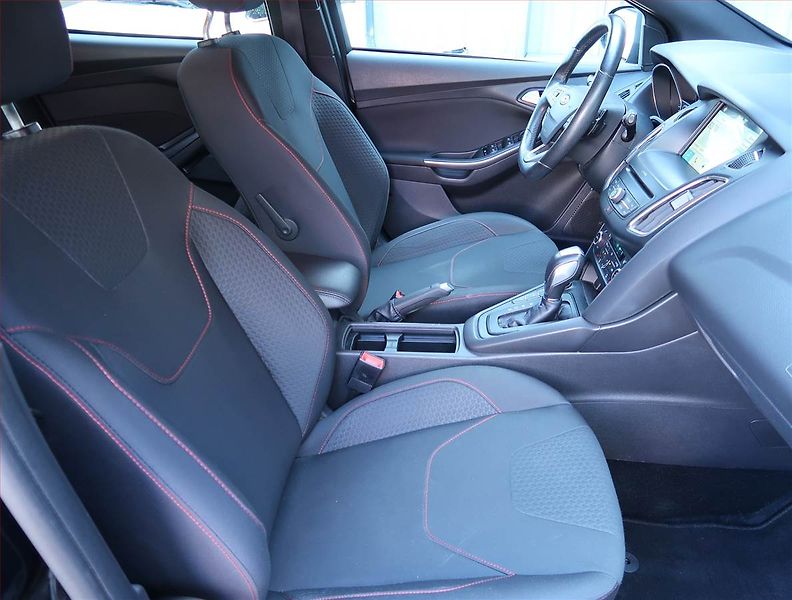 Ford Focus (2018) ST-Line 1.5 EcoBoost, Automat - fotka 9 z 17