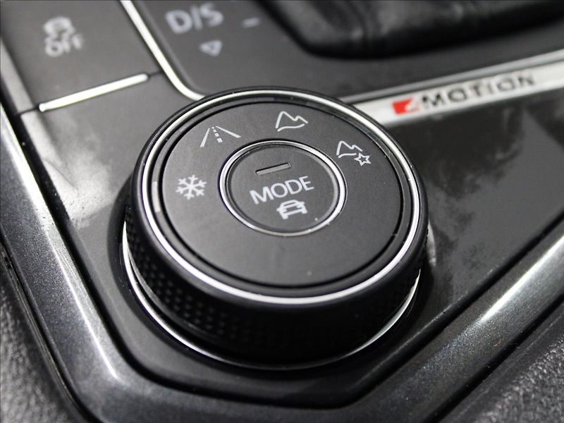 Volkswagen Tiguan 2,0 TDI Highline 4Motion DSG - fotka 26 z 39