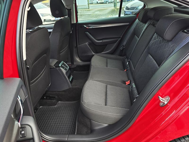 Škoda Octavia 1.4 Tsi110KW MAX VÝBAVAVA 1Maj - fotka 14 z 28