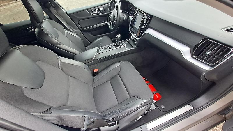 Volvo V60 2.0 D3 Momentum NAVI - fotka 7 z 31