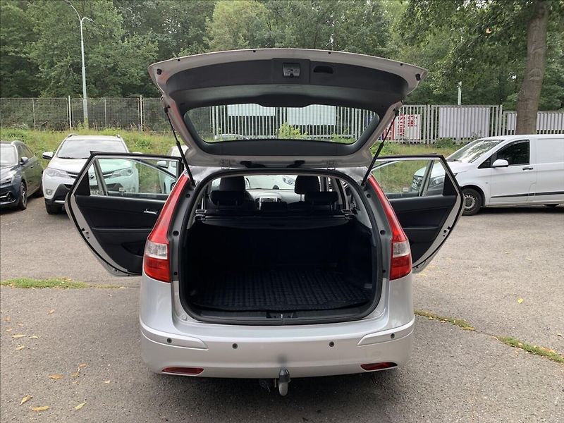 Hyundai i30 1,6 CRDI ČR - fotka 17 z 17