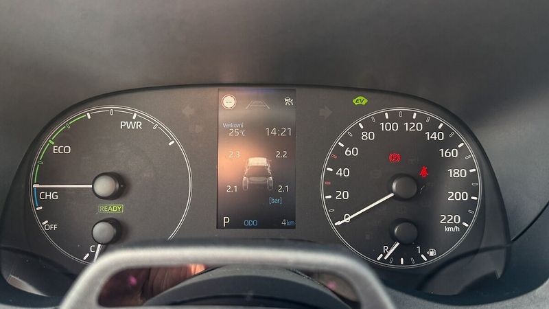 Toyota Yaris 1,5 HEV 116  LIMITED EDITION C - fotka 22 z 23