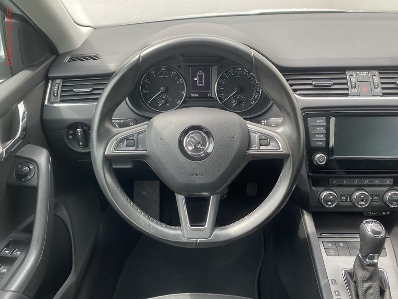 Škoda Octavia (2016) 1.4 TSi, Joy, DSG, panor - fotka 11 z 18