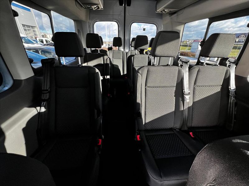 Ford Transit (2025) 2,0 EcoBlue BUS 18míst AUT L4 - fotka 20 z 37