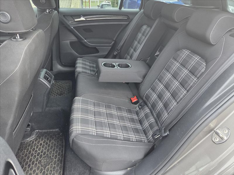Volkswagen Golf 2,0 TDi 135kW DSG GTD ČR 2.maj - fotka 8 z 13