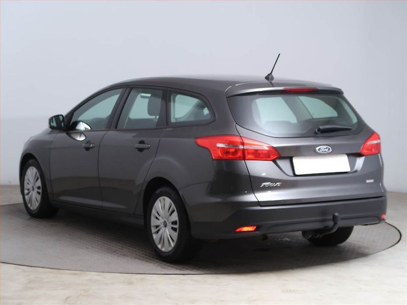 Ford Focus (2018) 1.0 EcoBoost - fotka 4 z 12