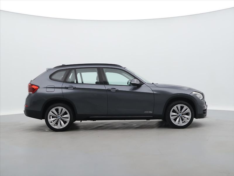 BMW X1 2,0 18d xD Aut. CZ Sport Line - fotka 8 z 21
