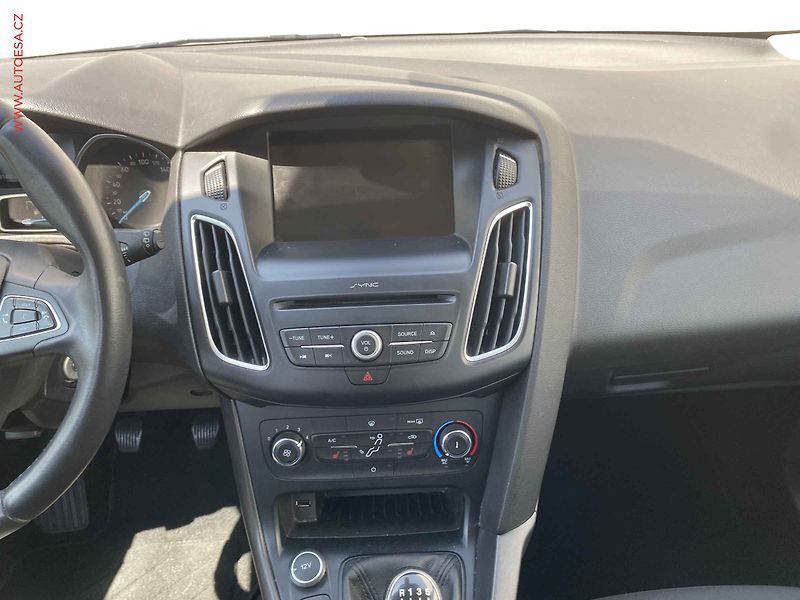 Ford Focus (2016) 1.0 EB, Trend, navi, stř. - fotka 12 z 17