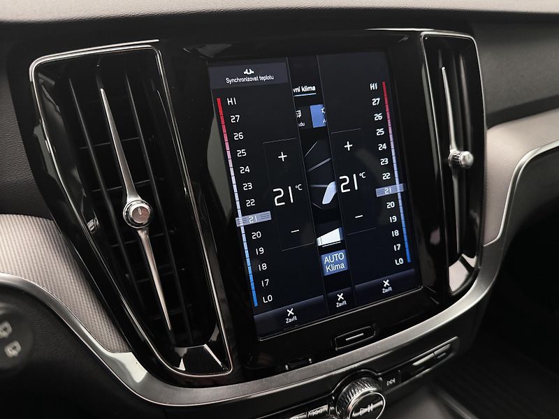Volvo V60 CC D4 AWD MOMENTUM REZERVACE - fotka 39 z 43